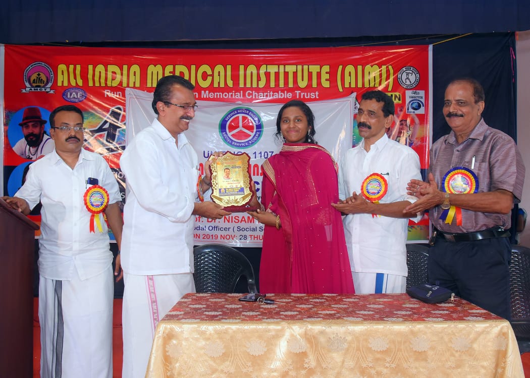 Adv. P.M Niyas Giving Award to Ashra EK - All India Medical Institute (AIMI)